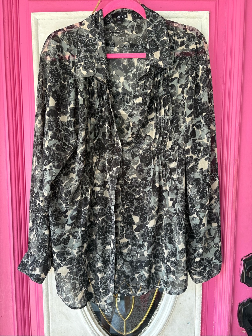 erika Black & White Floral Pleated Button Blouse